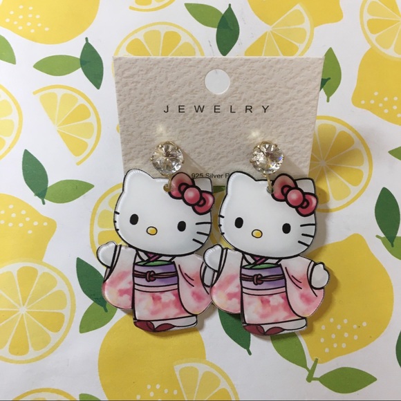 🍊NWT Sanrio Hello Kitty Pink Kimono CZ Earrings - Picture 5 of 12